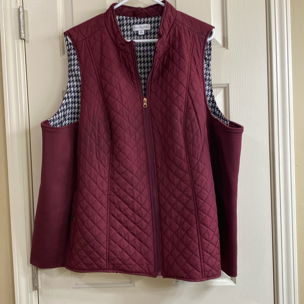 Kim Rogers 3x burgundy light puffer vest.